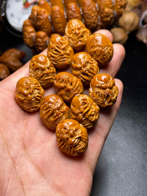 橄榄核雕刻铁核吞噬恶僧佛爷文玩收藏佳品