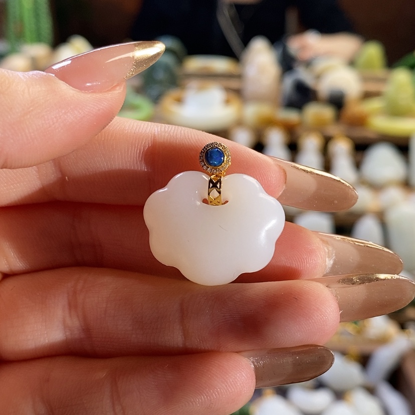 【闪购商品】和田玉吊坠18K金镶嵌