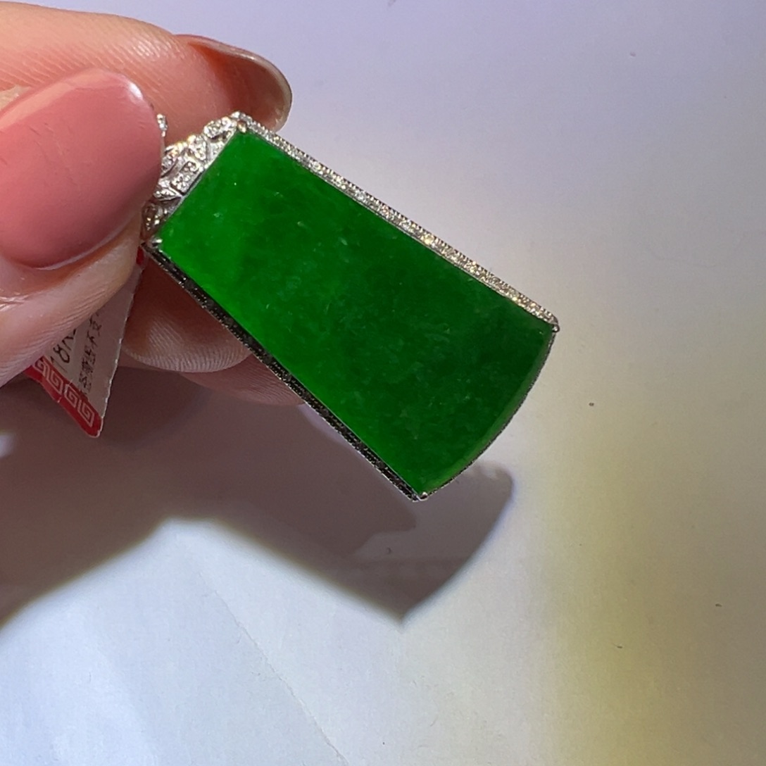 翡翠颈饰18K金镶嵌雪**嫣吊坠