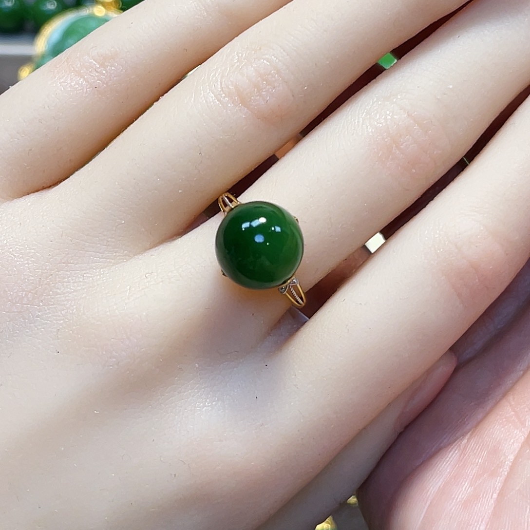 和田玉（碧玉）颈饰18K金镶嵌戒指12mm