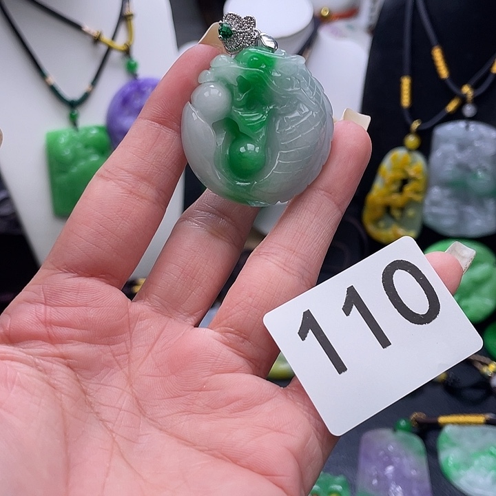 翡翠未镶嵌吊坠(赠链)