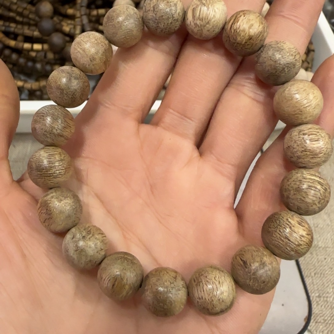 沉香木手串芬海南沉香虫漏水格手串