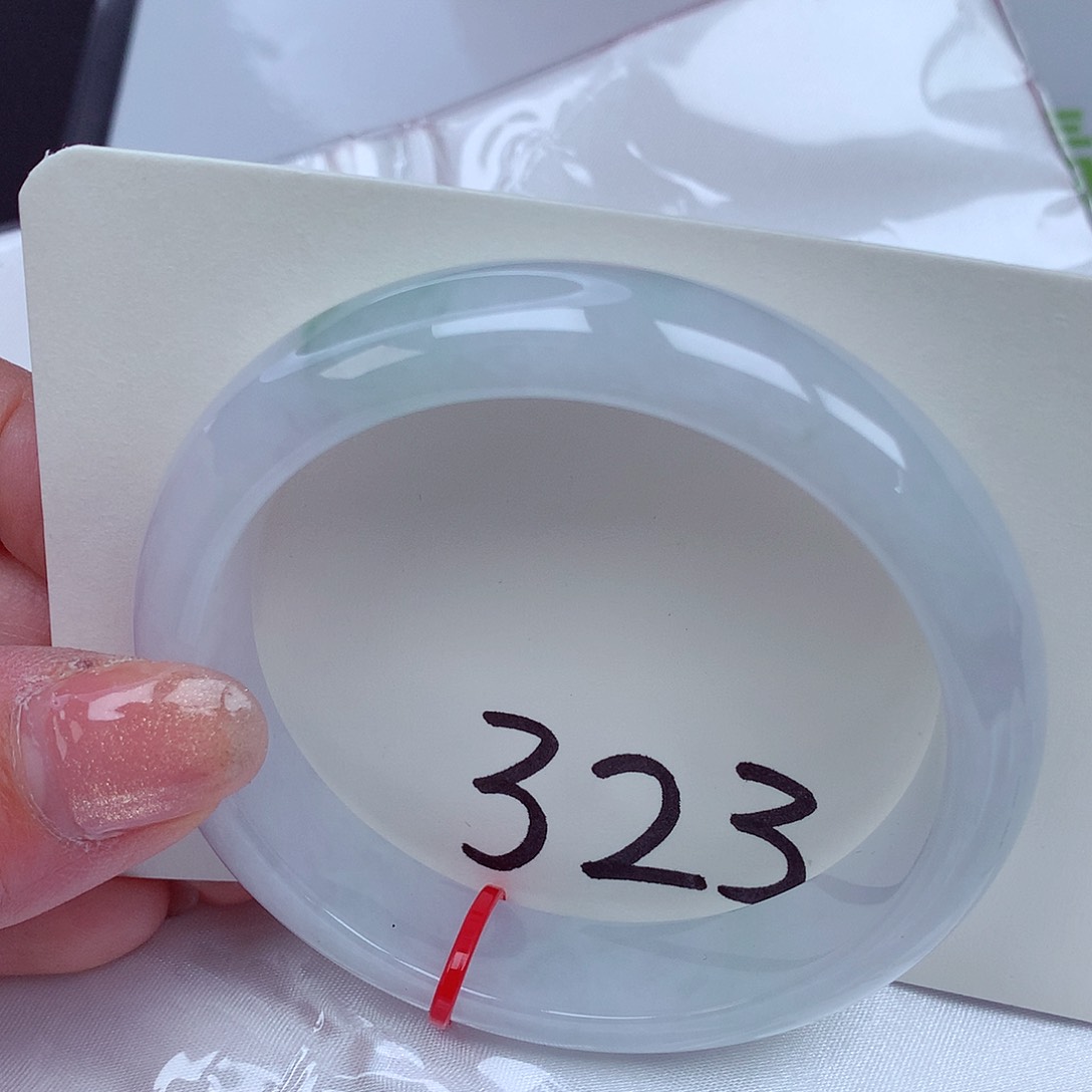 翡翠手镯未镶嵌翡翠