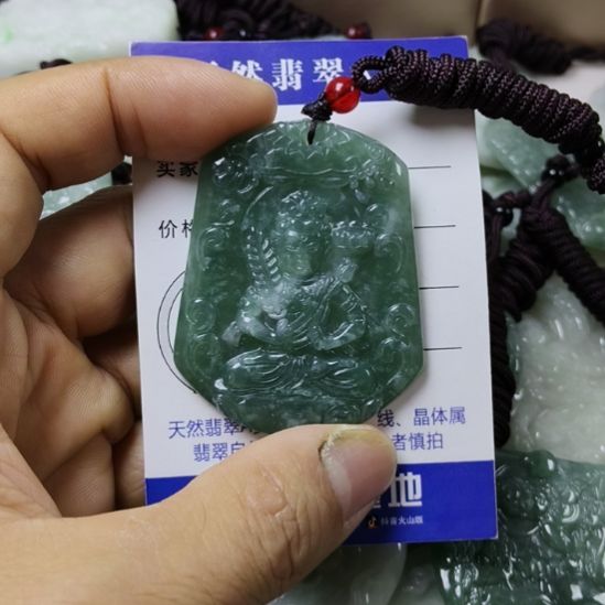 翡翠未镶嵌颈饰挂件