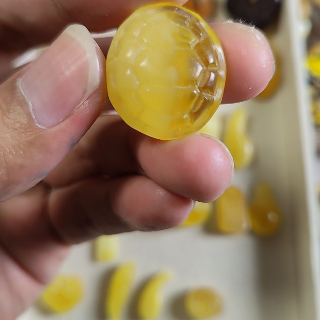 琥珀裸石未镶嵌微瑕俄料富甲天下小挂件