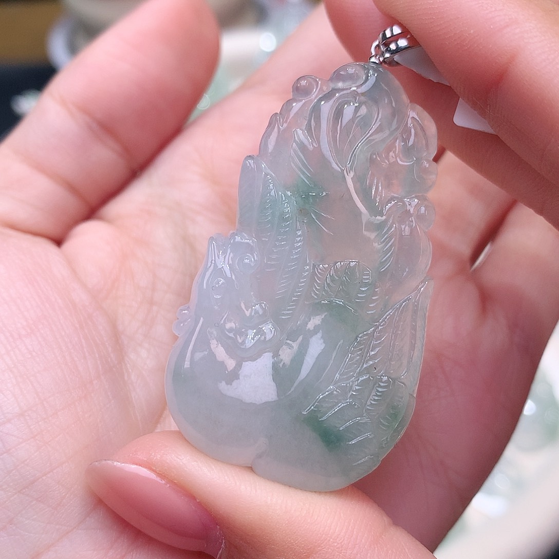 颈饰18K金镶嵌翡翠冰胶飘花凤凰