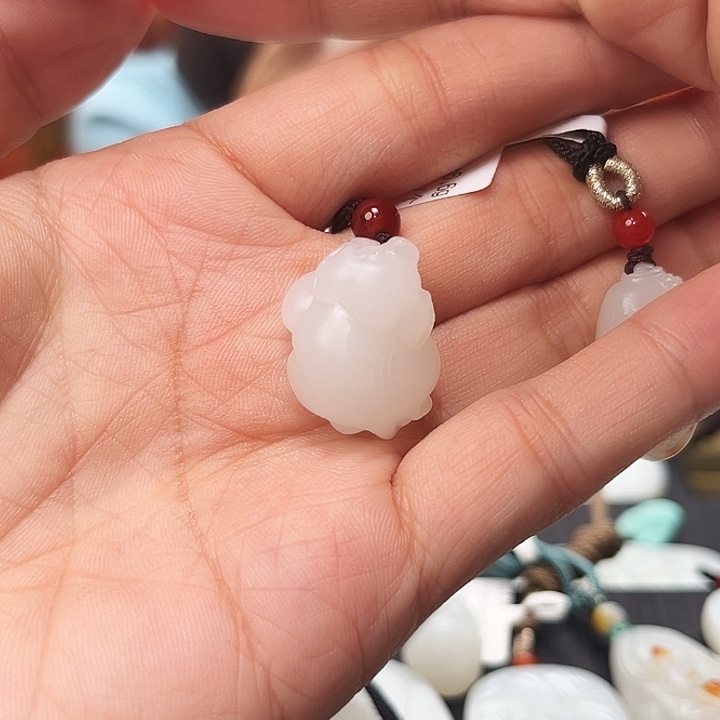 和田玉颈饰未镶嵌