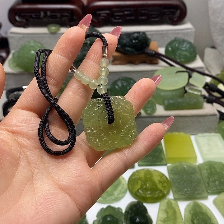 大***哥蛇纹石玉未镶嵌挂件
