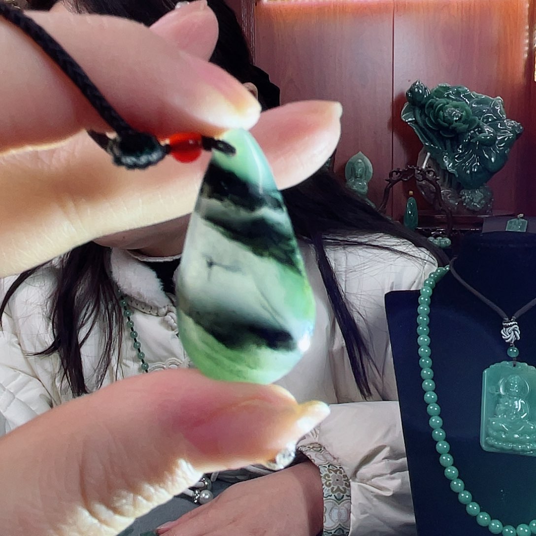 密玉（石英质玉）颈饰未镶嵌