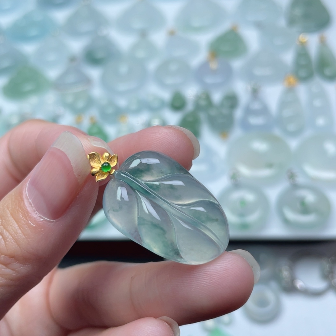 翡翠18K金镶嵌颈饰