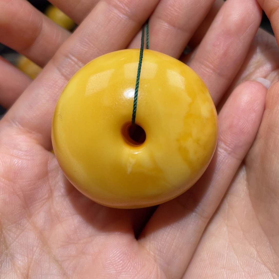 【闪购商品】琥珀裸石未镶嵌强*扣子