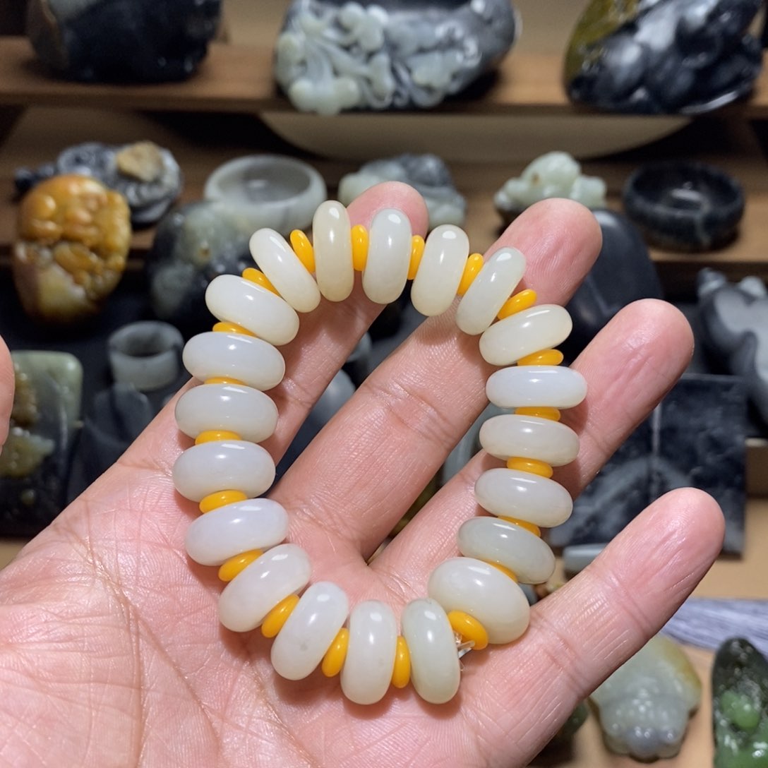 和田玉未镶嵌把件