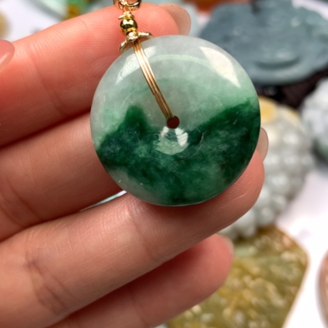 翡翠颈饰未镶嵌翡翠