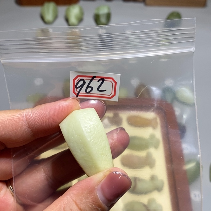 蛇纹石玉颈饰未镶嵌沙***?