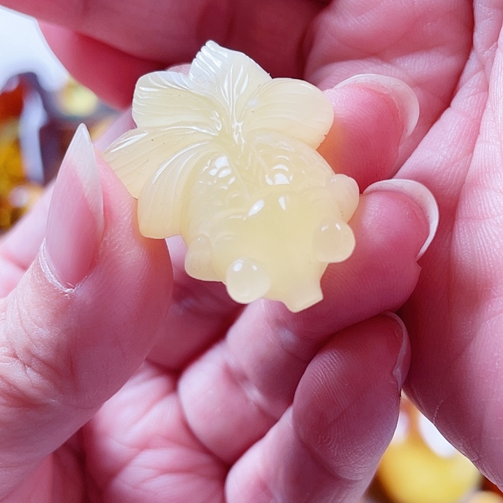 琥珀未镶嵌裸石挂件