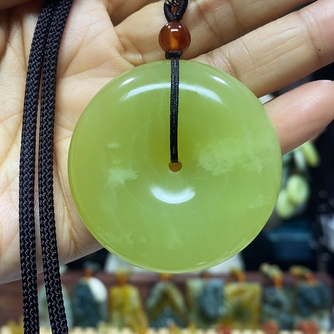 未镶嵌岫玉挂件吊坠