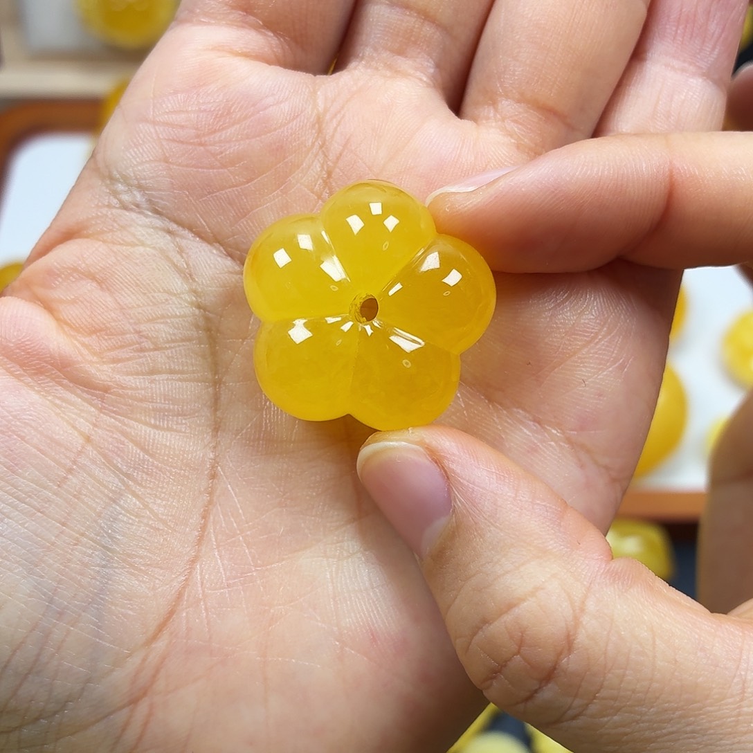 蜜蜡未镶嵌颈饰焦皮妖花五瓣花