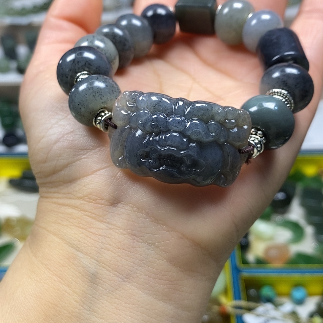 妮***子和田玉未镶嵌珠宝半成品和田玉青花兽面