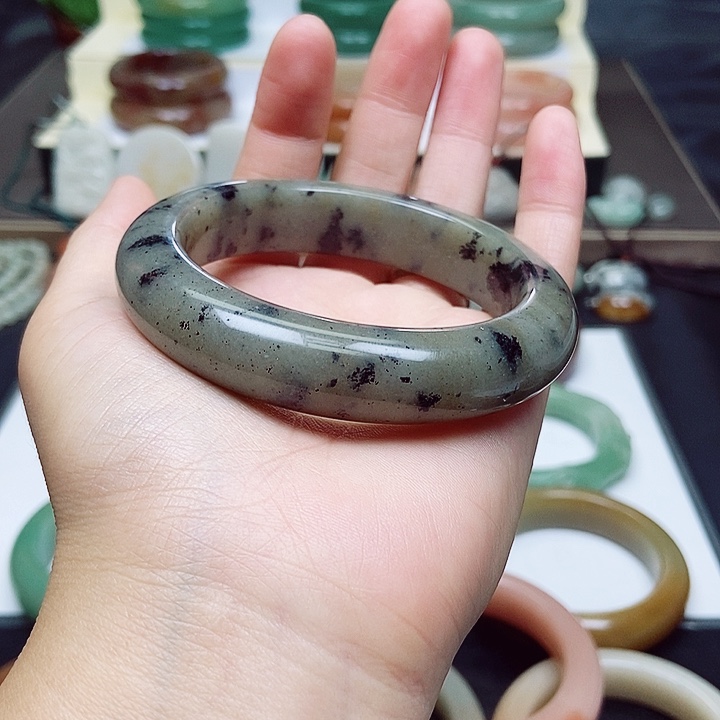 石英质玉手镯未镶嵌*️****