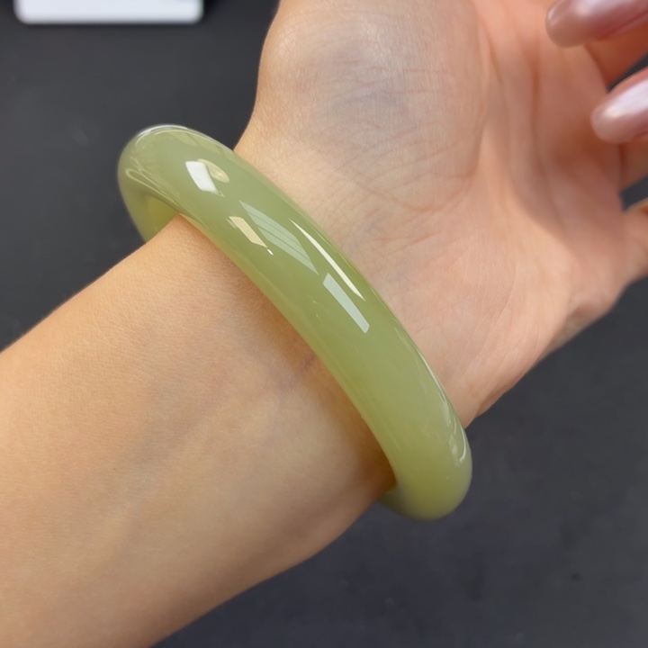 未镶嵌手镯和田玉57圈口新疆黄口冰翠