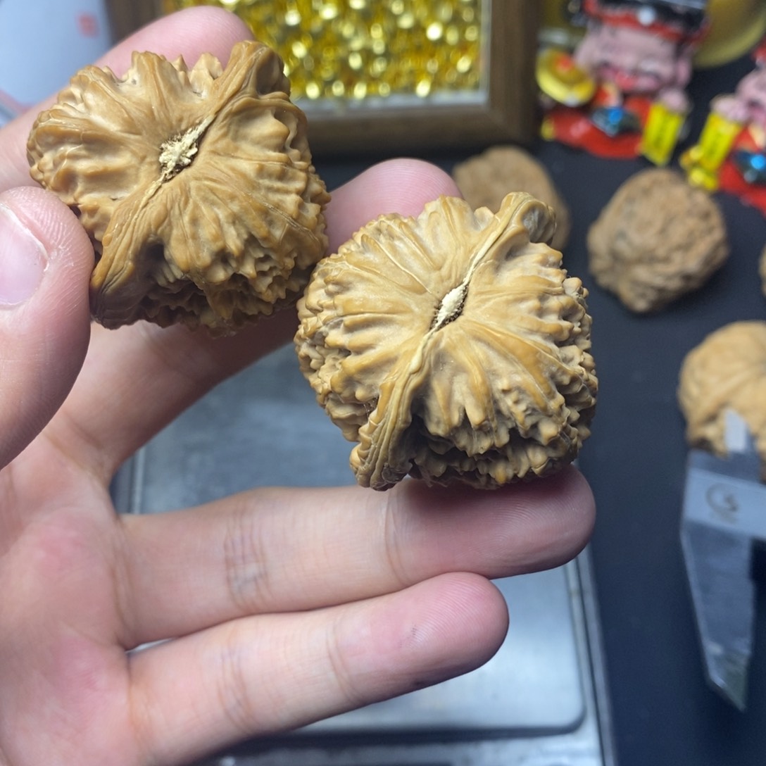 吊坠文玩核桃闷白