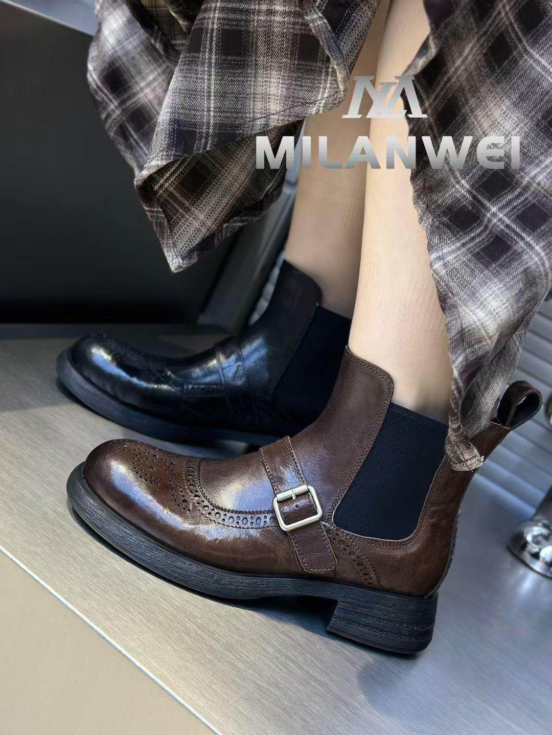 圆头厚底平跟马丁靴皮靴英伦风防水台短筒水染皮女士