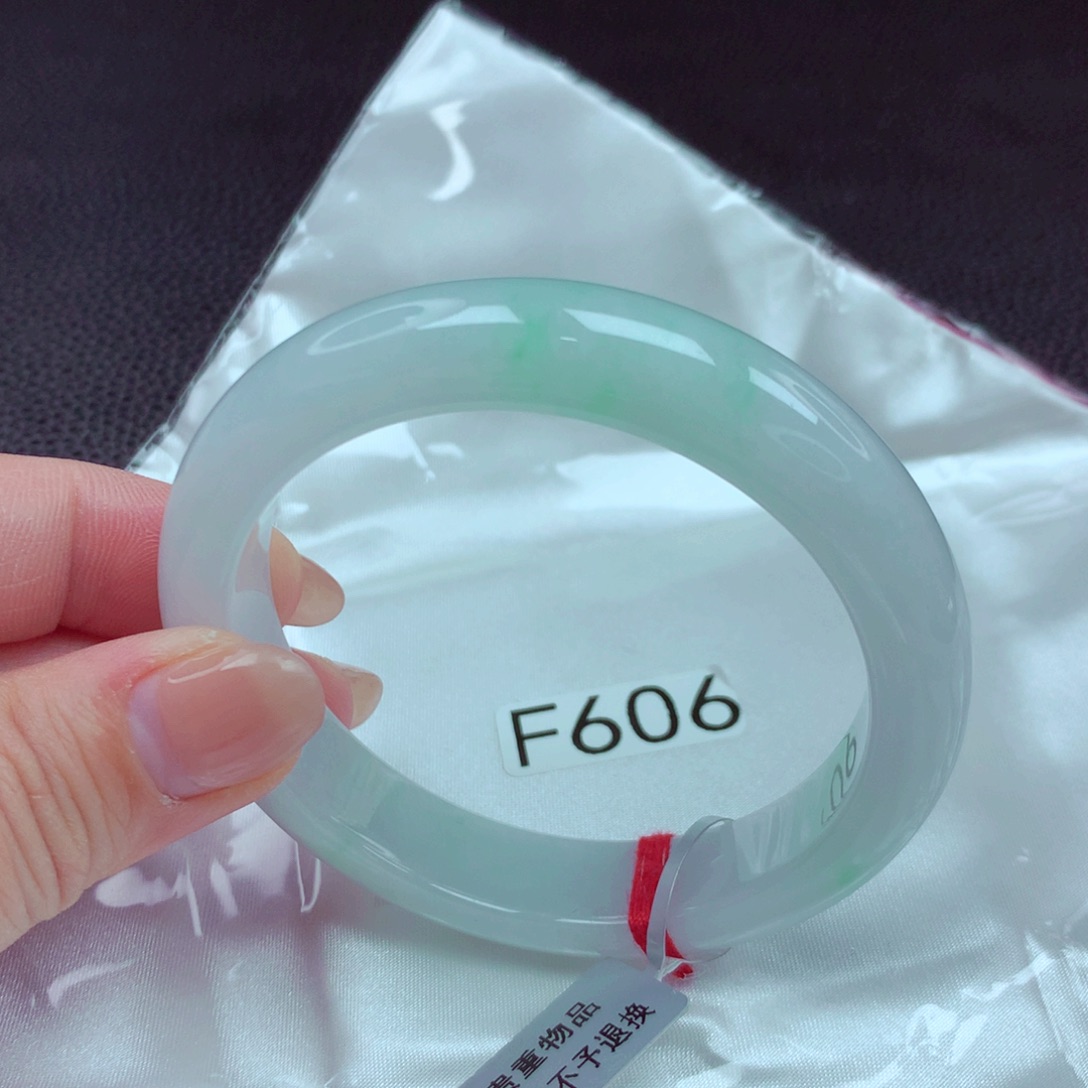 翡翠手镯未镶嵌a***e手镯88