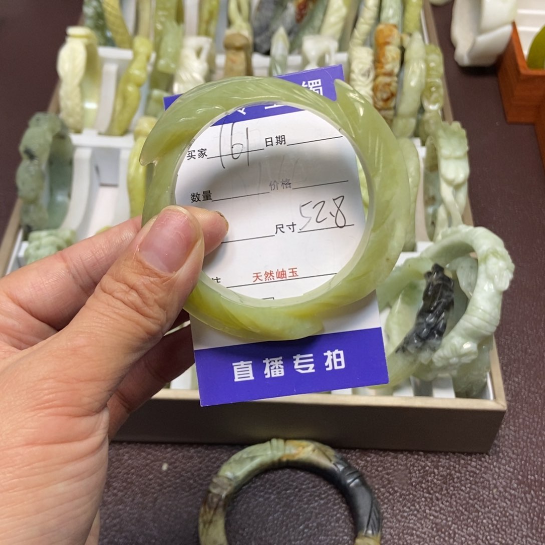 蛇纹石玉手镯未镶嵌