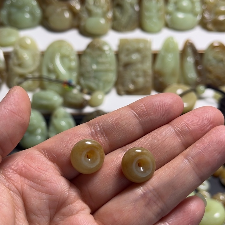 和田玉颈饰未镶嵌腾