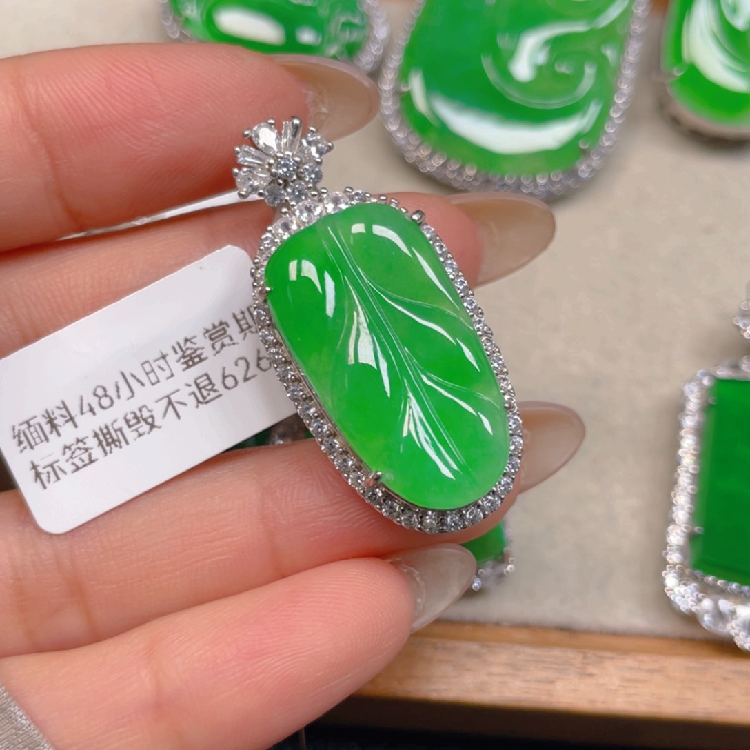 颈饰银S925镶嵌翡翠