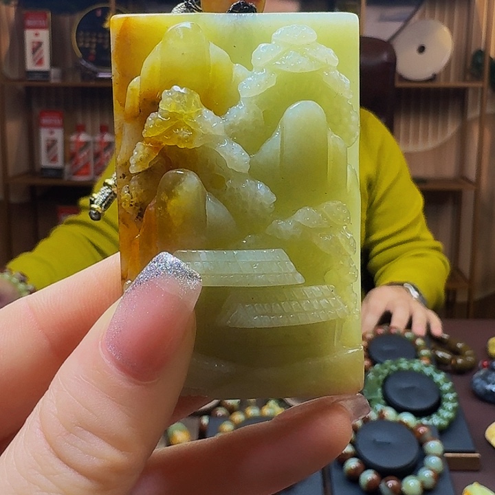 蛇纹石玉颈饰未镶嵌