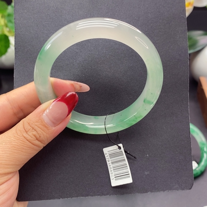 石英质玉手镯未镶嵌乐*?