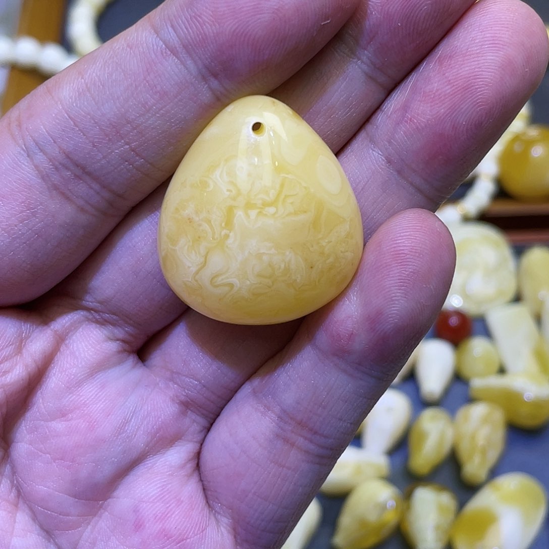 蜜蜡手串未镶嵌水滴瑕疵