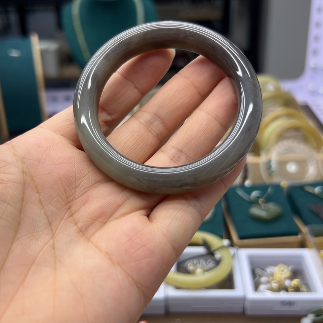 和田玉手镯未镶嵌54.8圈围1184