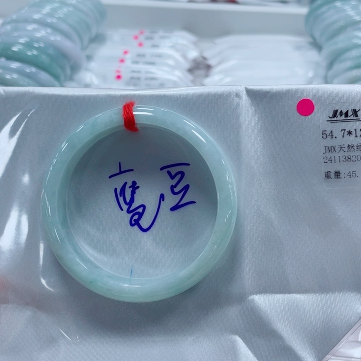 翡翠手镯未镶嵌魔*