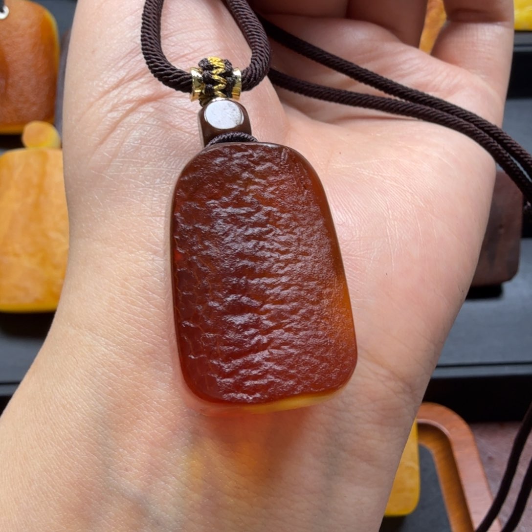 琥珀吊坠(赠链)未镶嵌