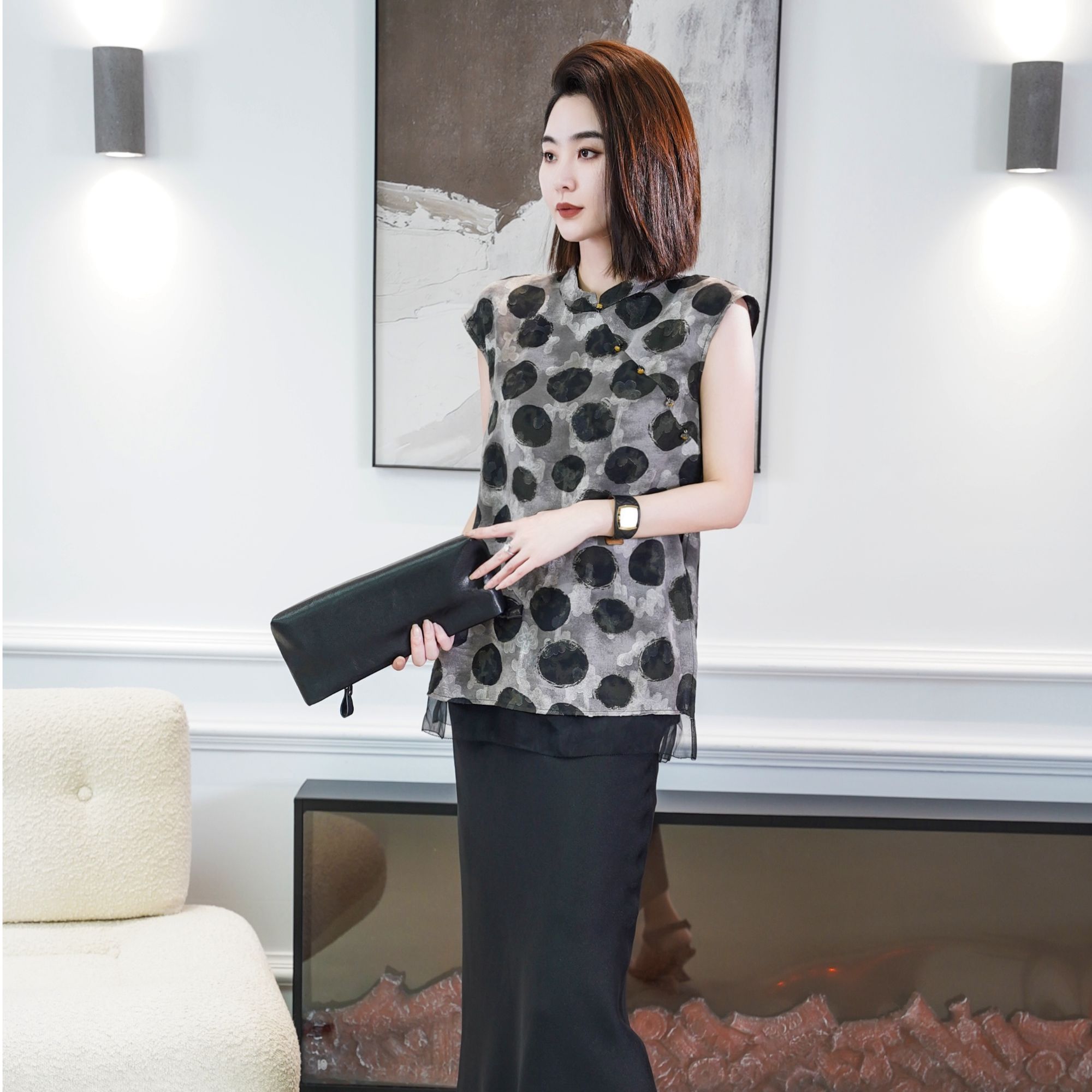 MORELAN2025复古小众港风波点拼薄纱缎面盘扣立领无袖上衣253163