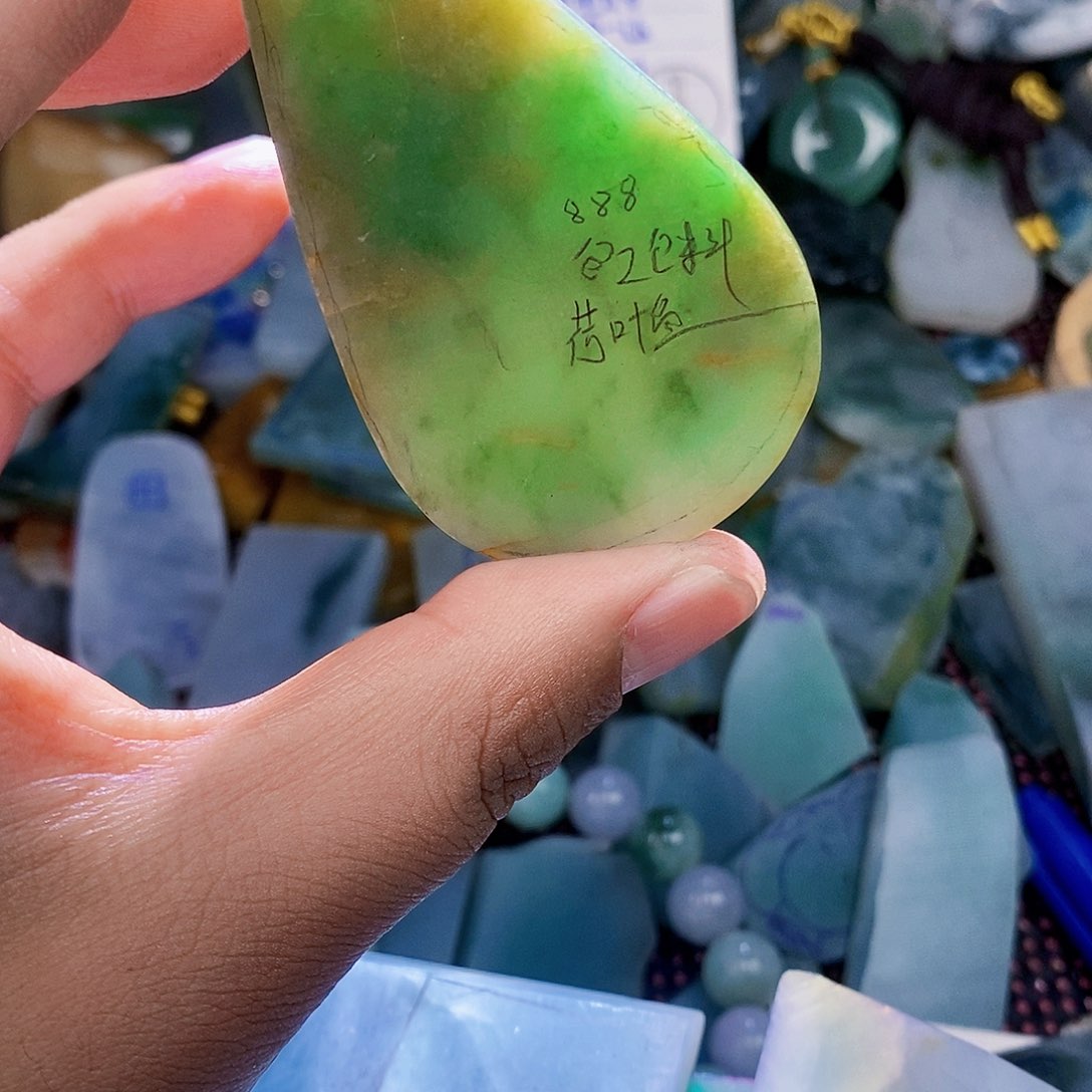 未镶嵌定制翡翠得**缘翡翠