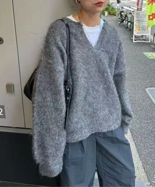 仓2-1 红牌V领毛茸茸厚实休闲针织毛衣