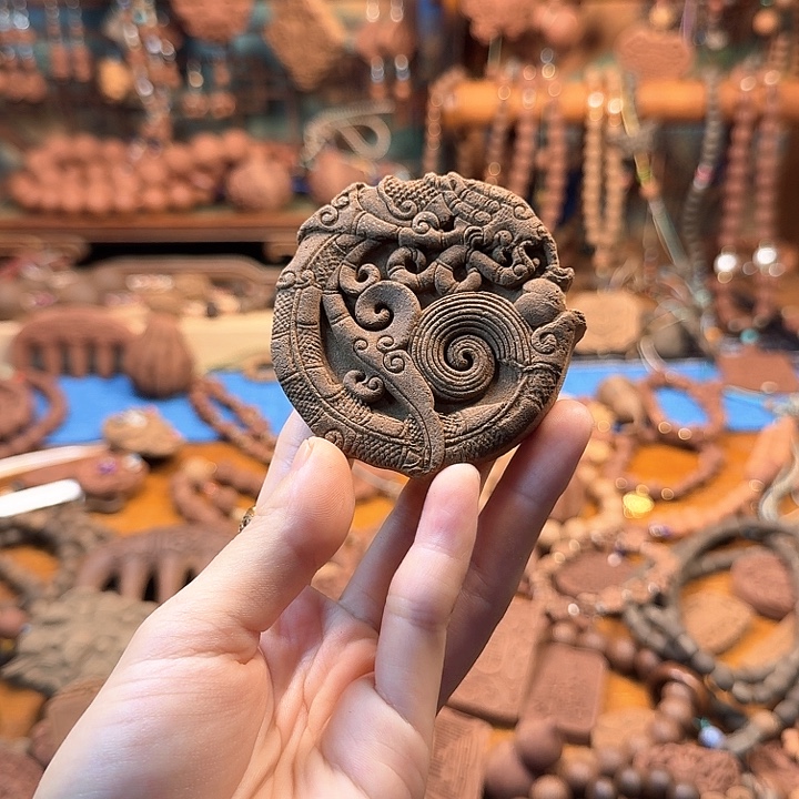 龙涎香方大龙香牌