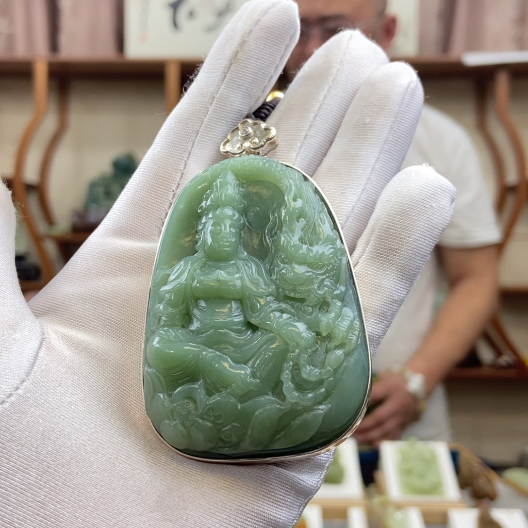 虎***）和田玉（碧玉）未镶嵌颈饰