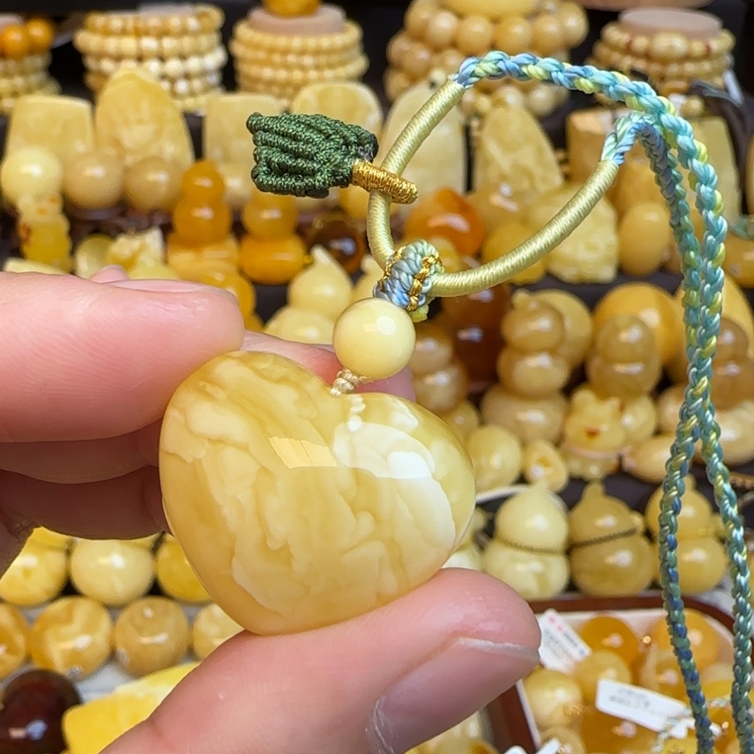 琥珀未镶嵌套链天然俄料蜜蜡爱心