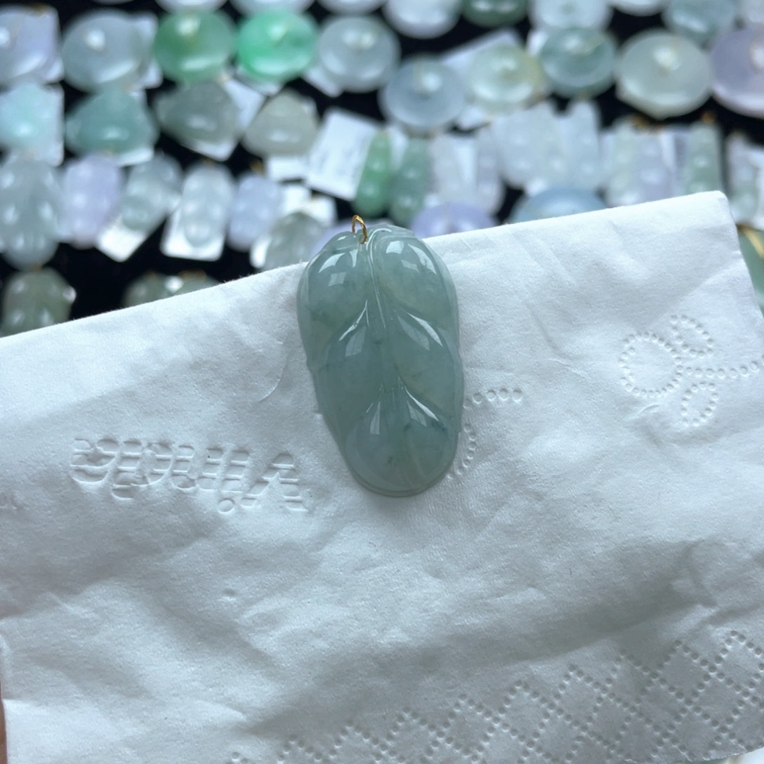 翡翠未镶嵌颈饰叶子