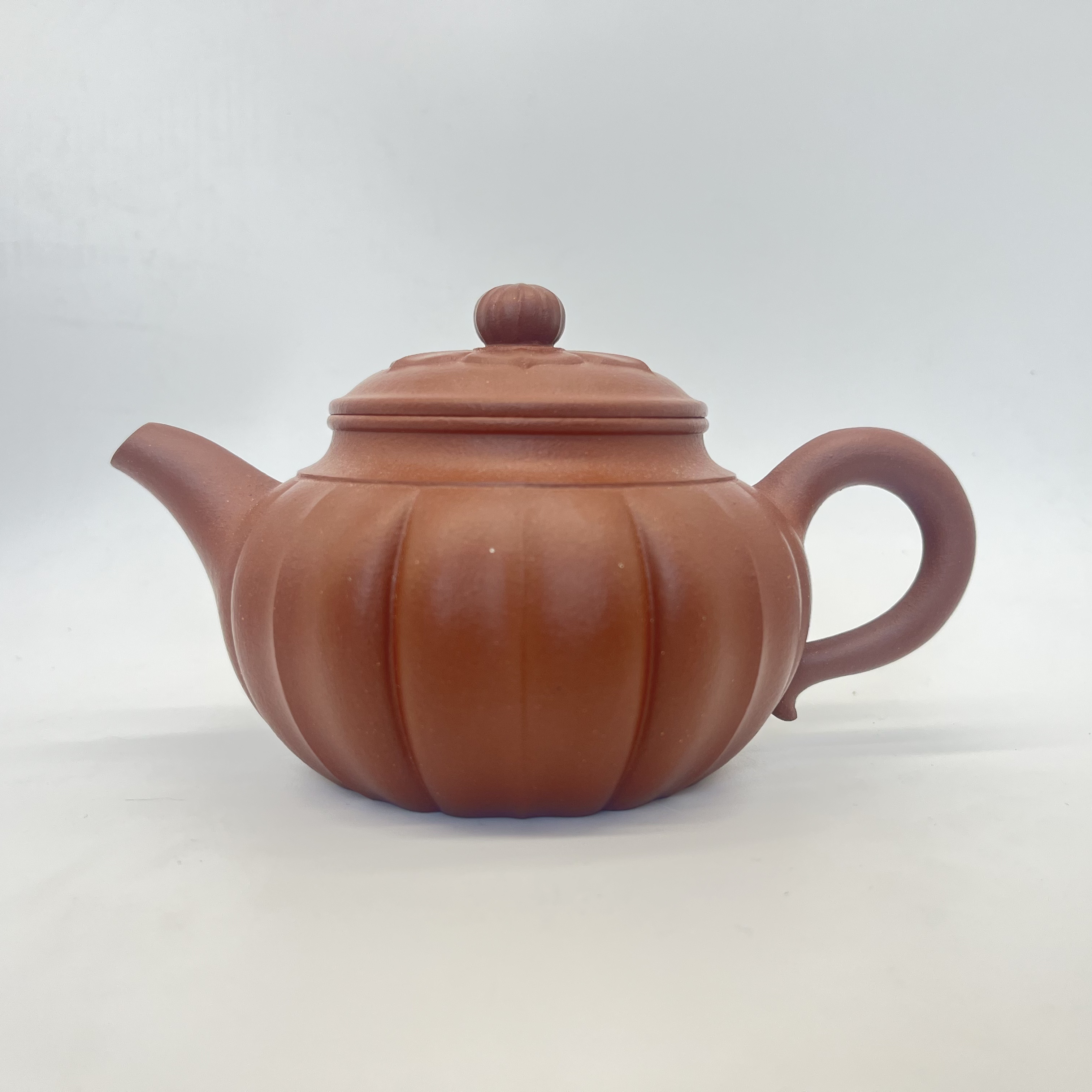 宜兴紫砂紫泥仿古菱花壶300cc纯手工精美筋纹器