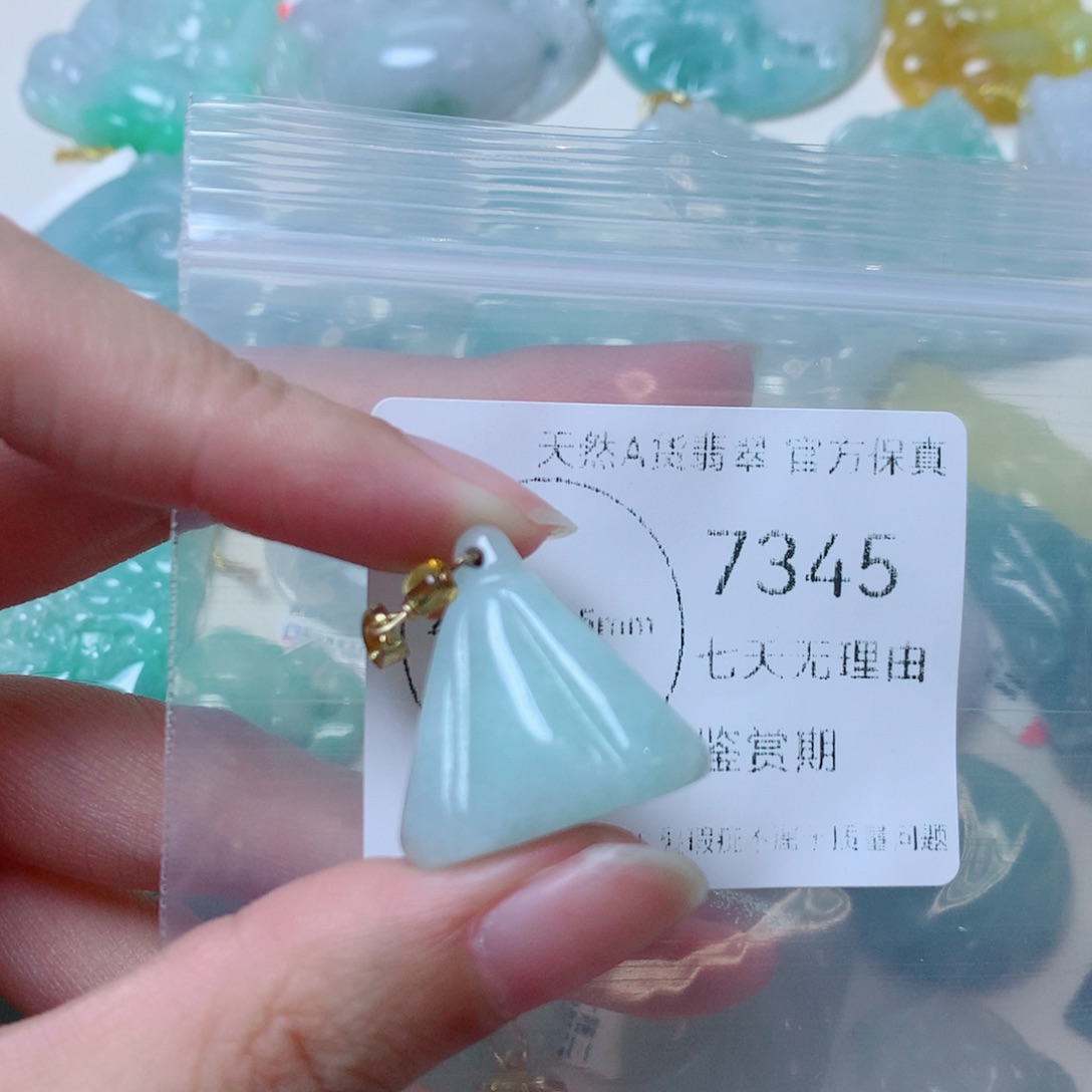 吊坠(不含链)未镶嵌翡翠