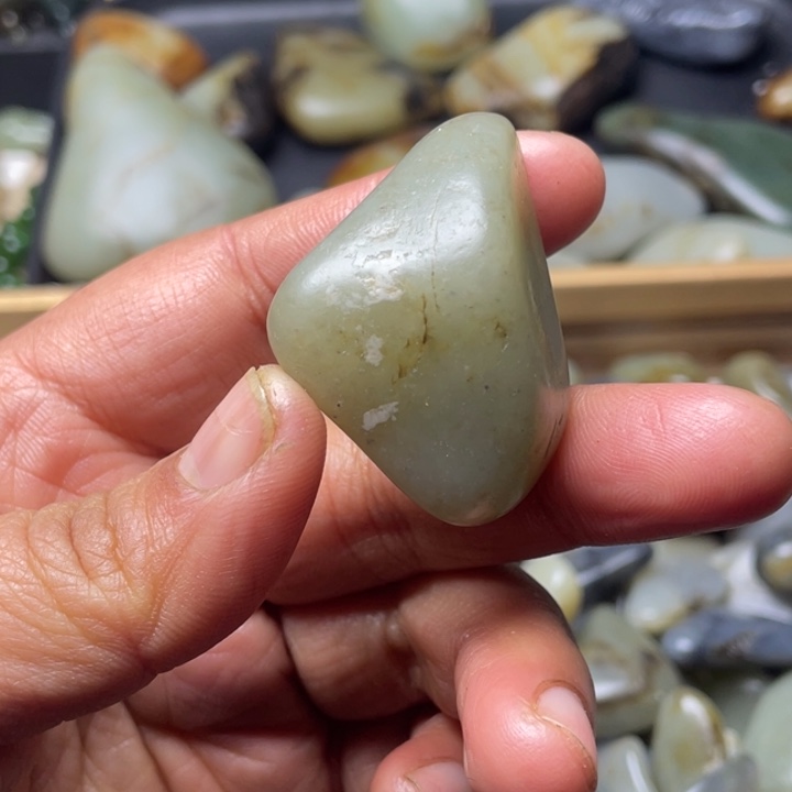 和田玉未镶嵌珠宝半成品