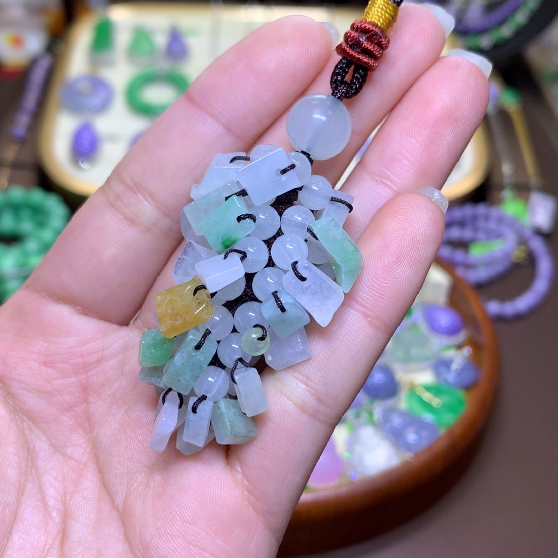 翡翠颈饰未镶嵌翡翠