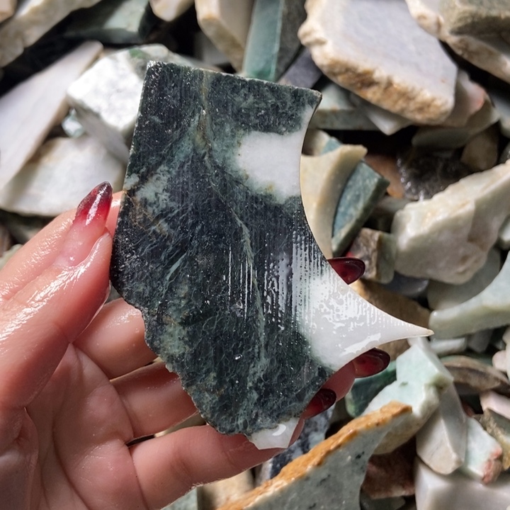 翡翠颈饰未镶嵌天然翡翠