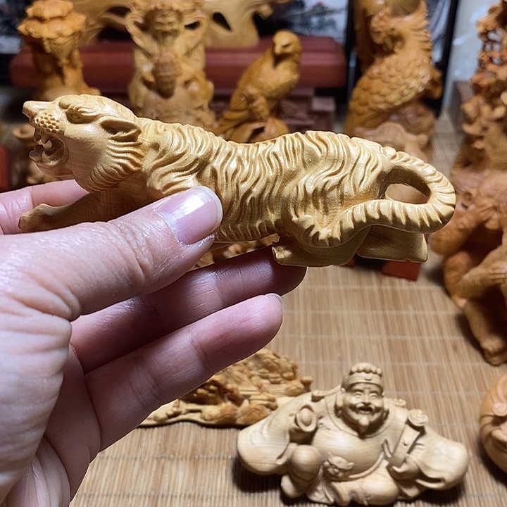 柏木（崖柏）老虎摆件