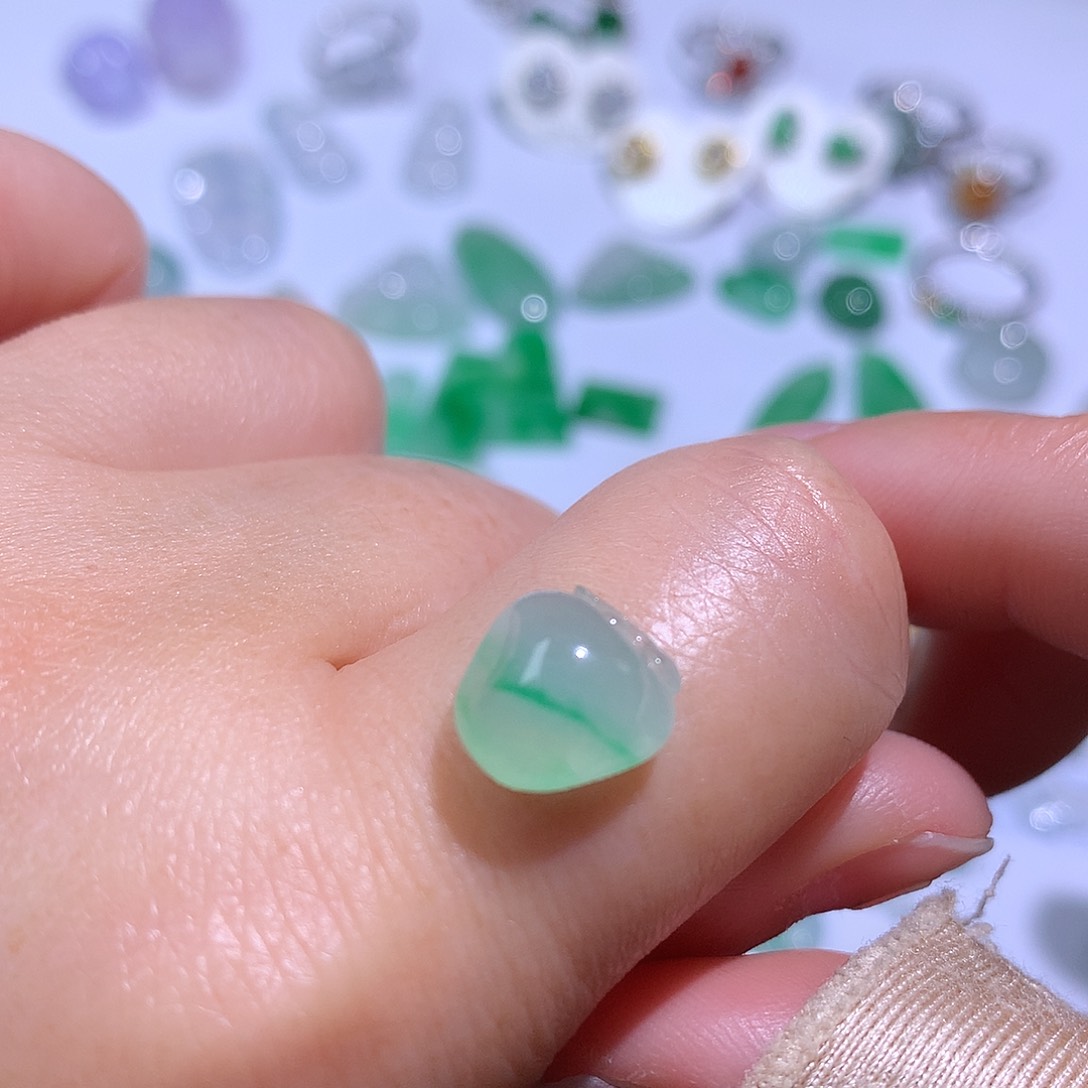 翡翠颈饰未镶嵌瓜